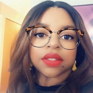 Meet your Posher, Alicia